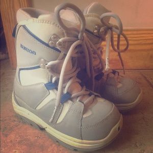 Burton Moto Kids snowboarding boot size 4